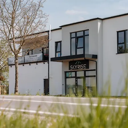 Skyrise Rammingen - Moderne Mit Kueche & Parkplatz Apartmán