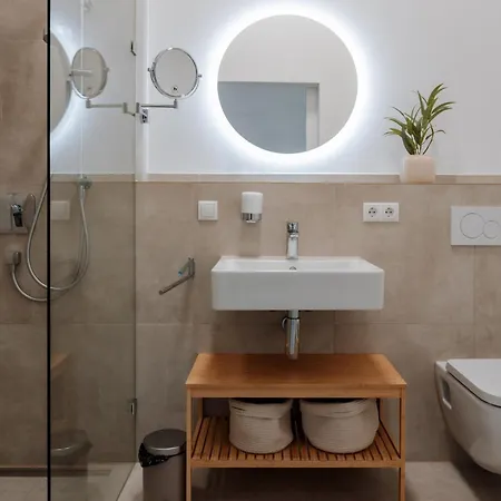 Skyrise Rammingen - Moderne Mit Kueche & Parkplatz Apartment