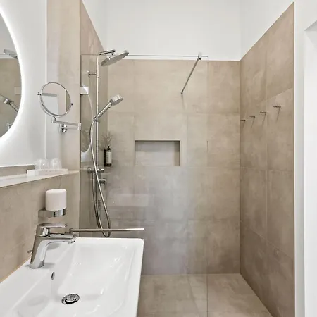 Appartamento Skyrise Mit Kueche, Wlan & Parkplatz - Ruhige Lage *